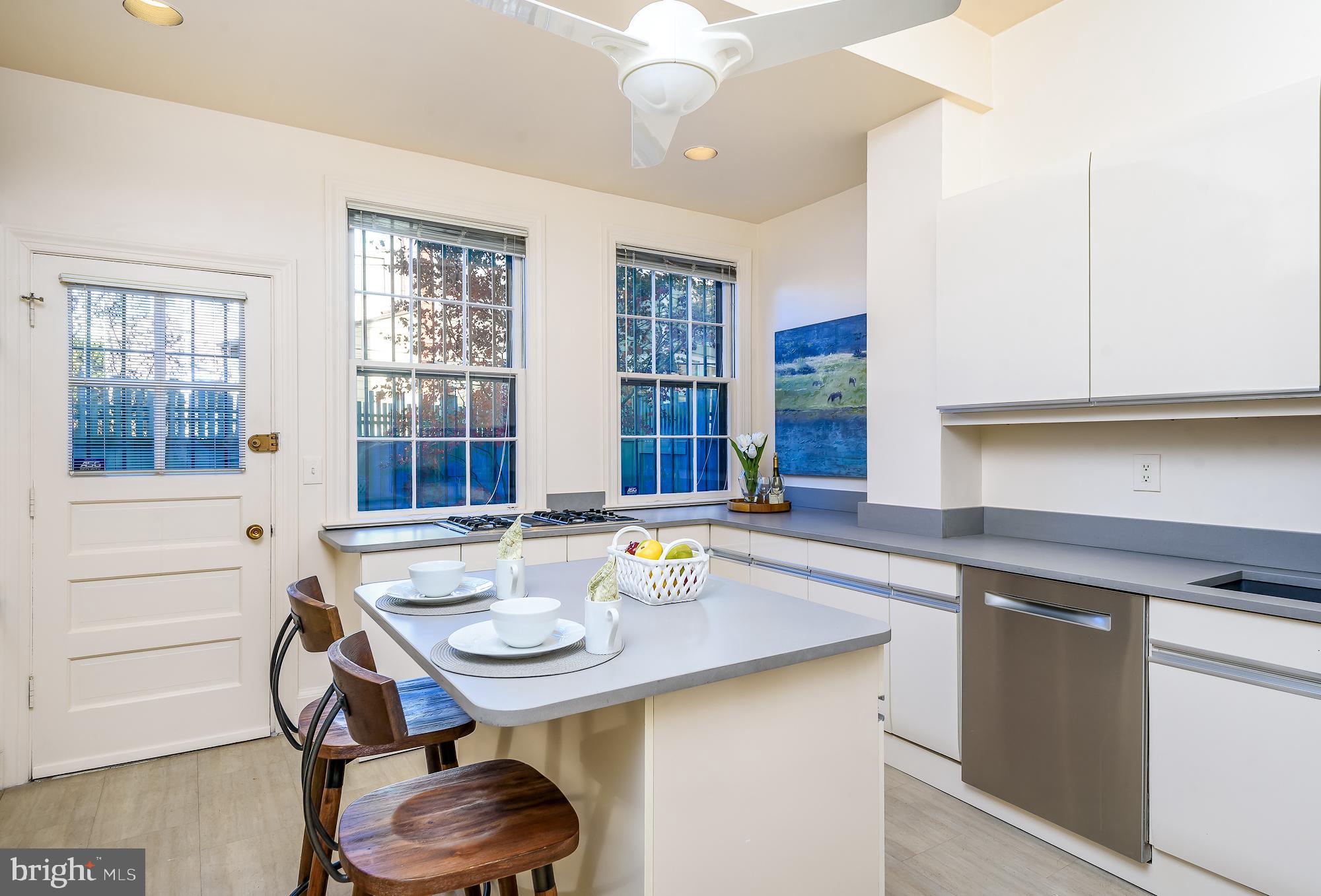 1014 Massachusetts AVENUE NE