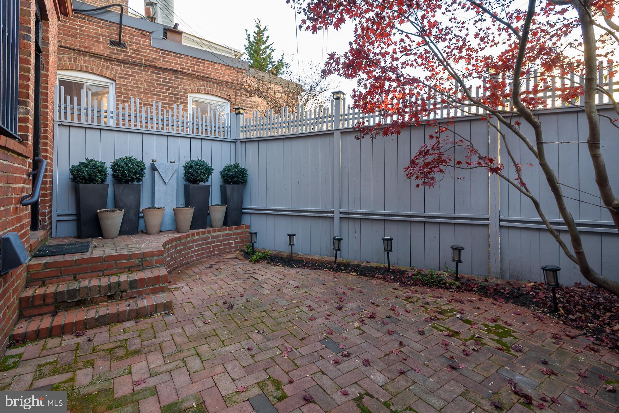 1014 Massachusetts AVENUE NE