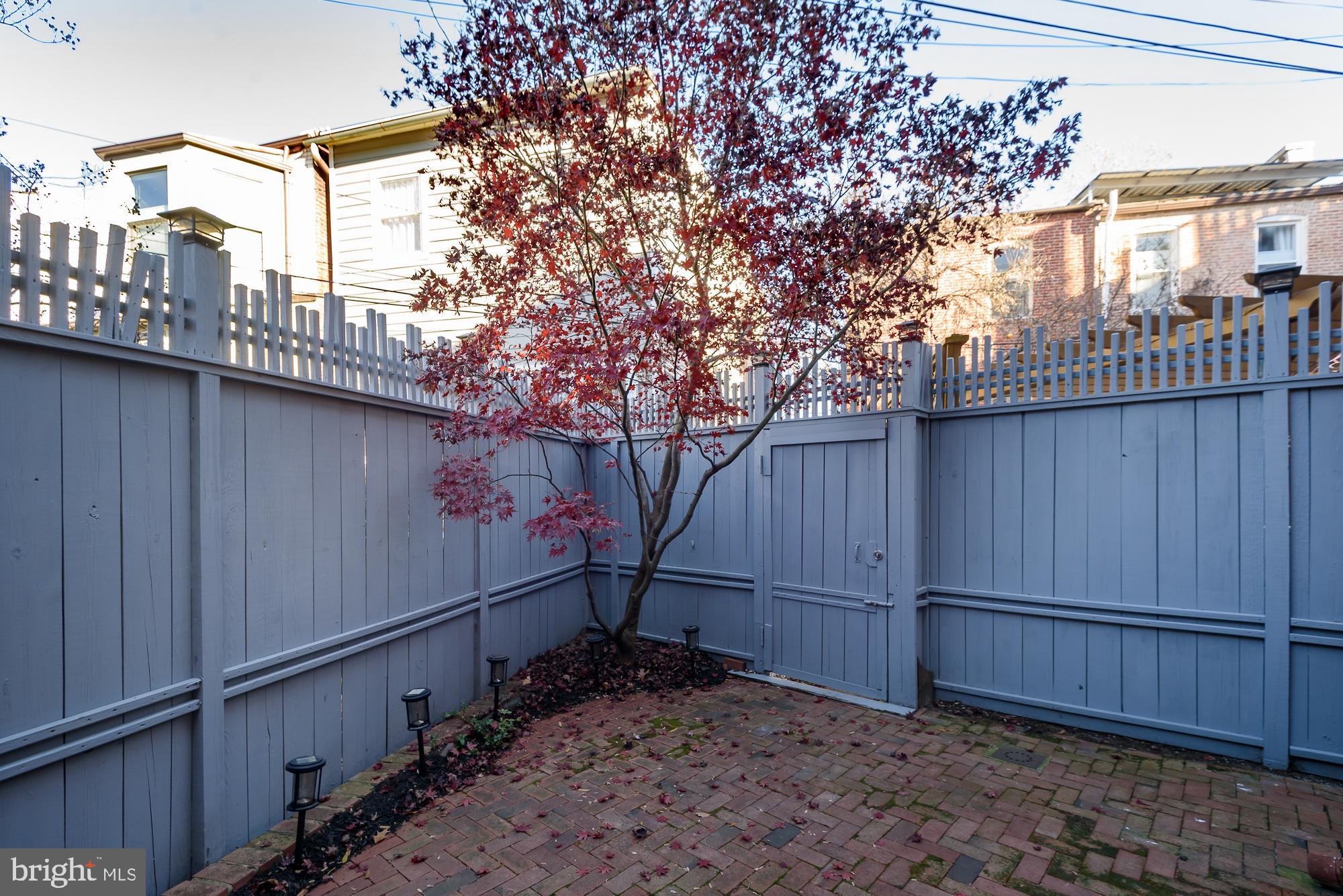 1014 Massachusetts AVENUE NE