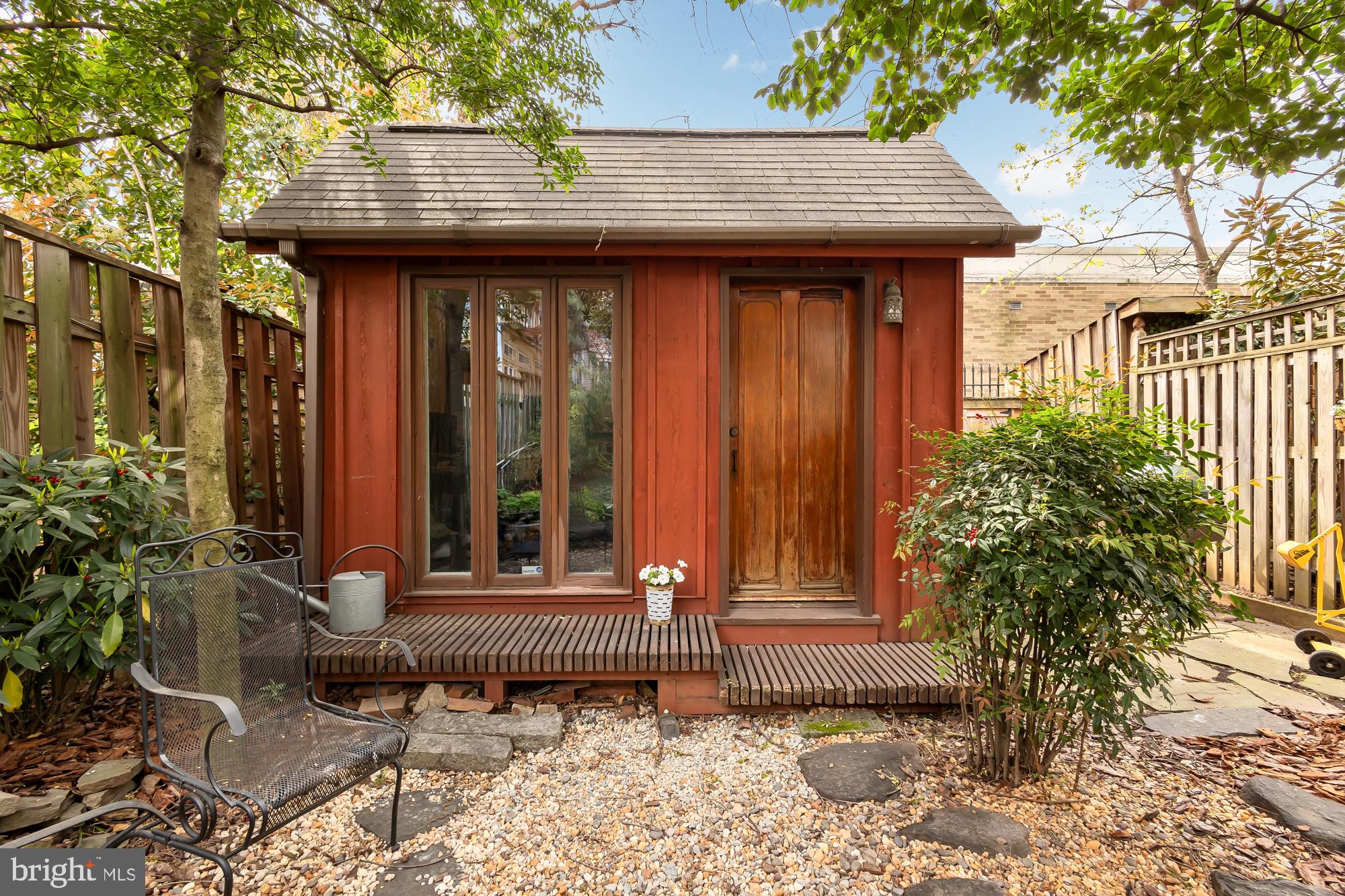 319 4th St SE