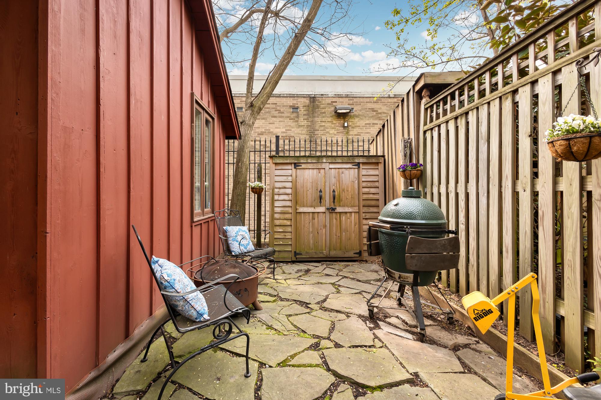 319 4th St SE