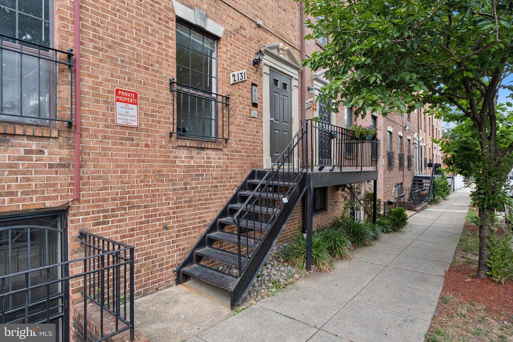 2131 Young St SE #101