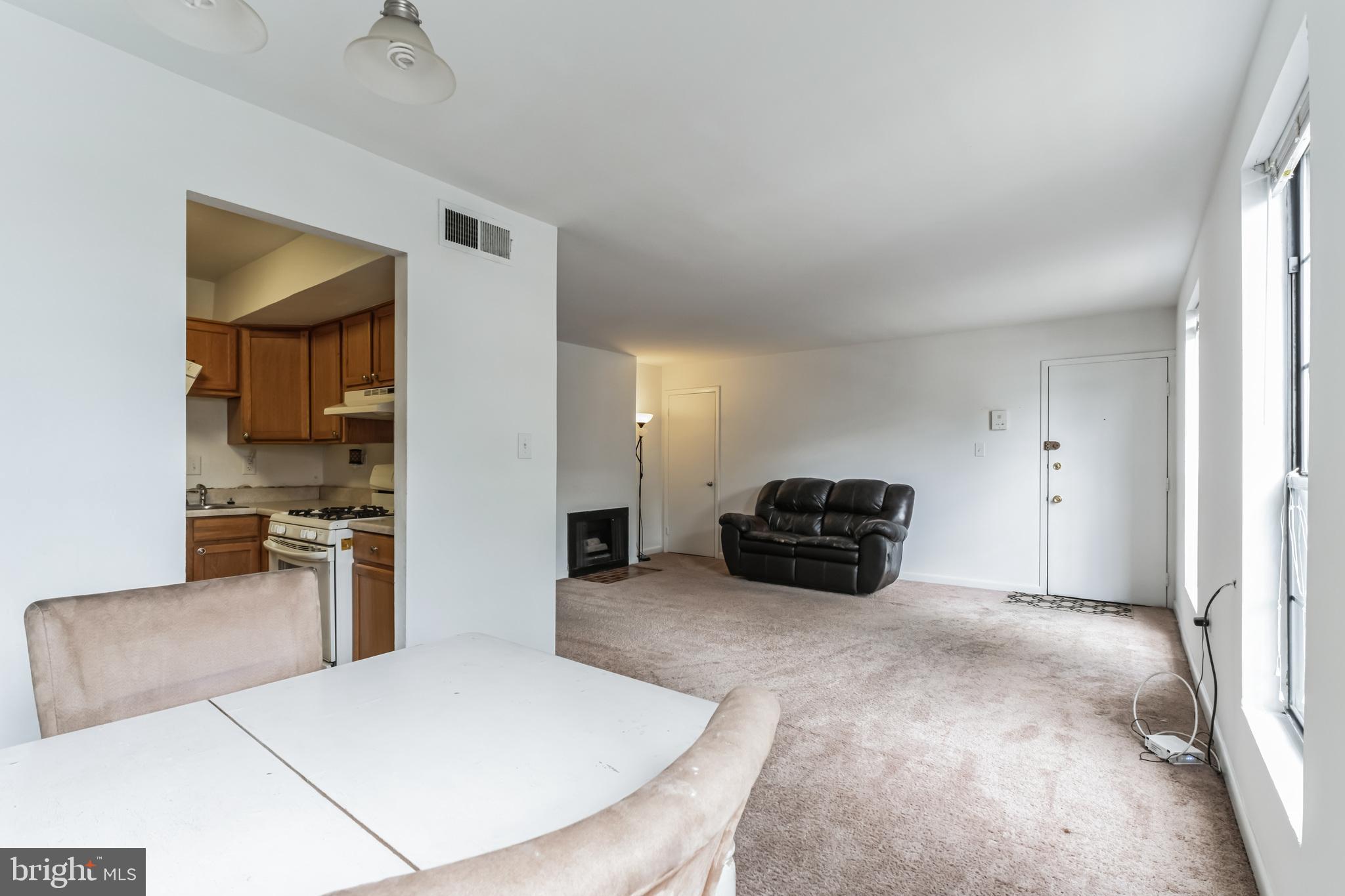 2131 Young St SE #101
