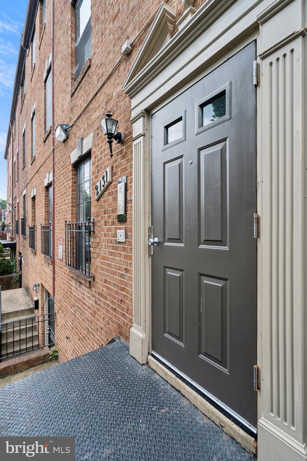 2131 Young St SE #101