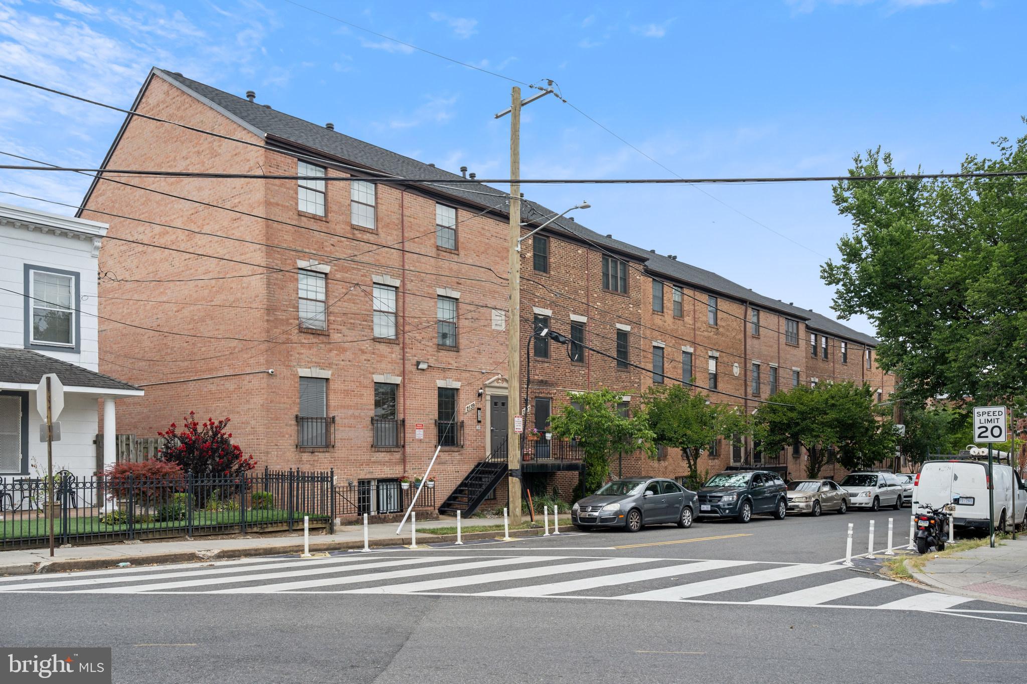 2131 Young St SE #101