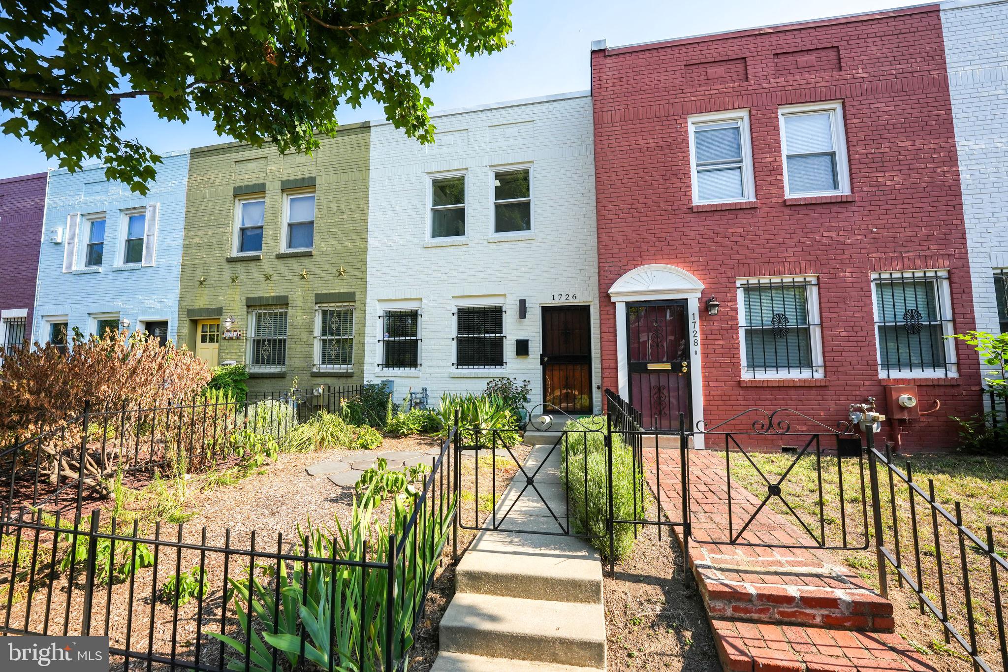 1726 E ST NE