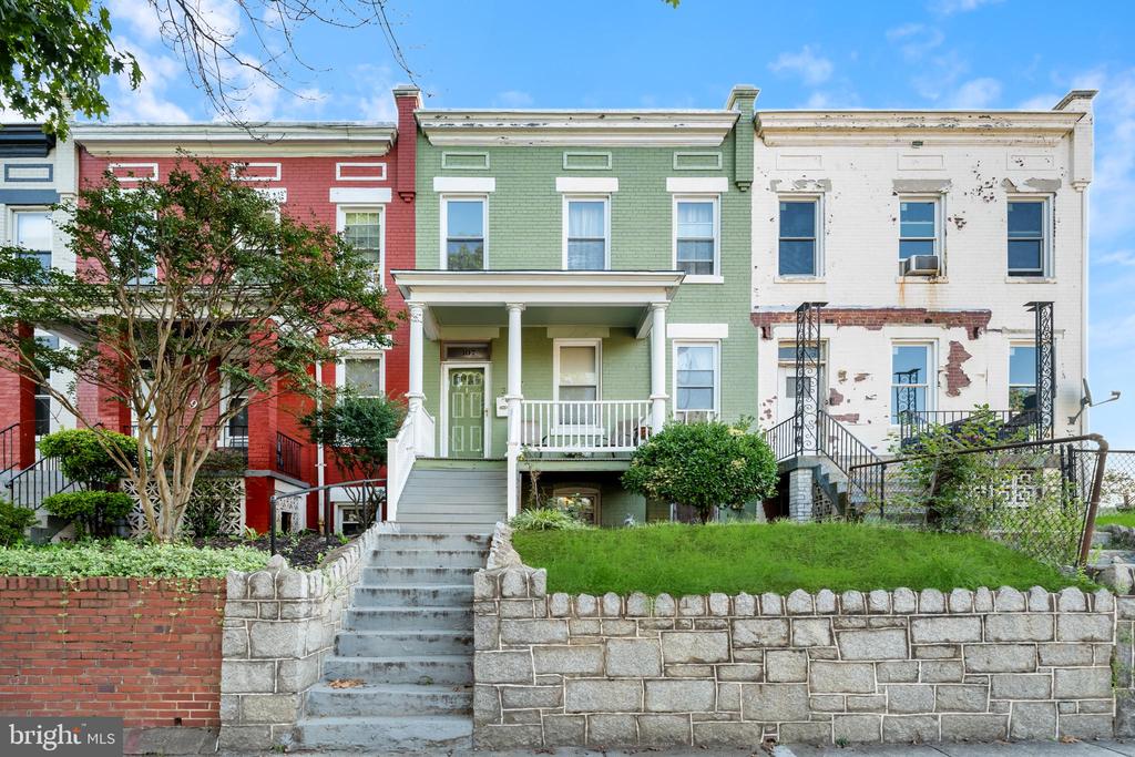 307 15TH STREET NE