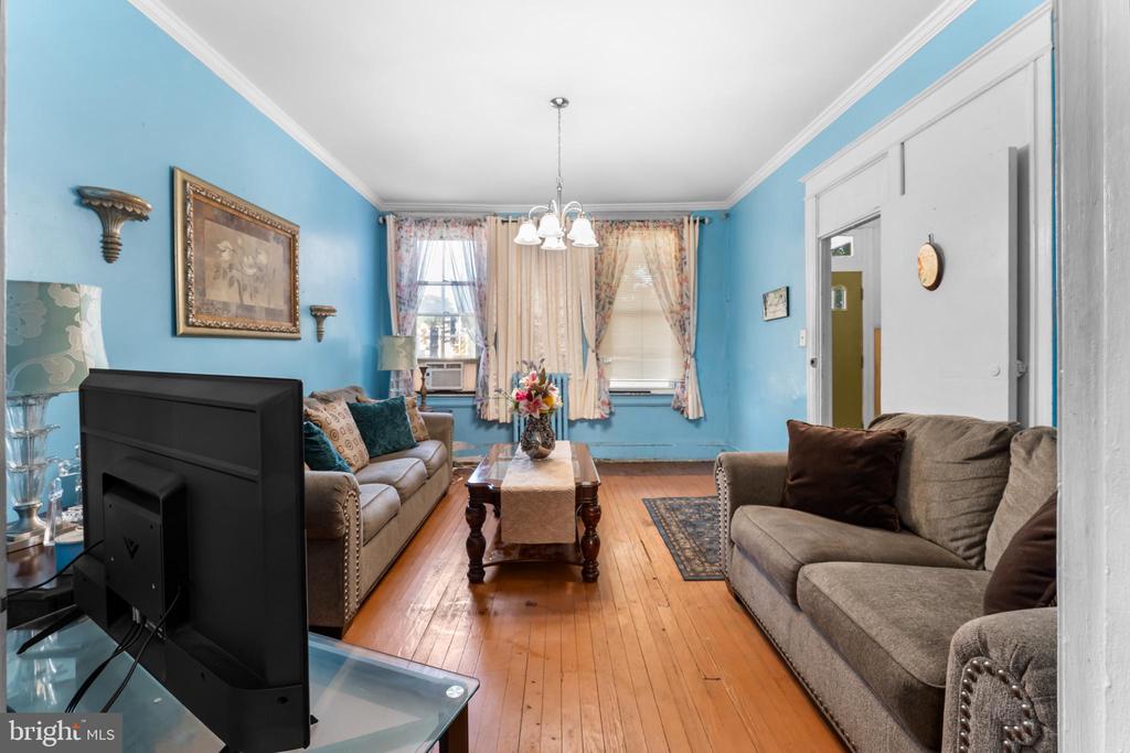 307 15TH STREET NE