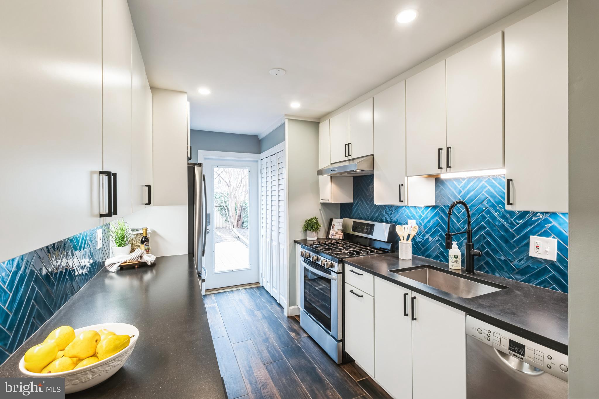 1716-Half A St SE