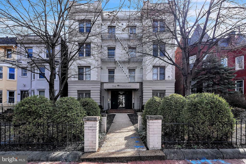 1341 East Capitol SE #303