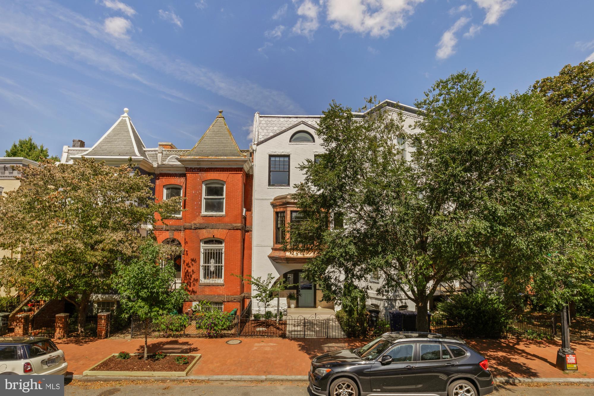 906 A STREET SE