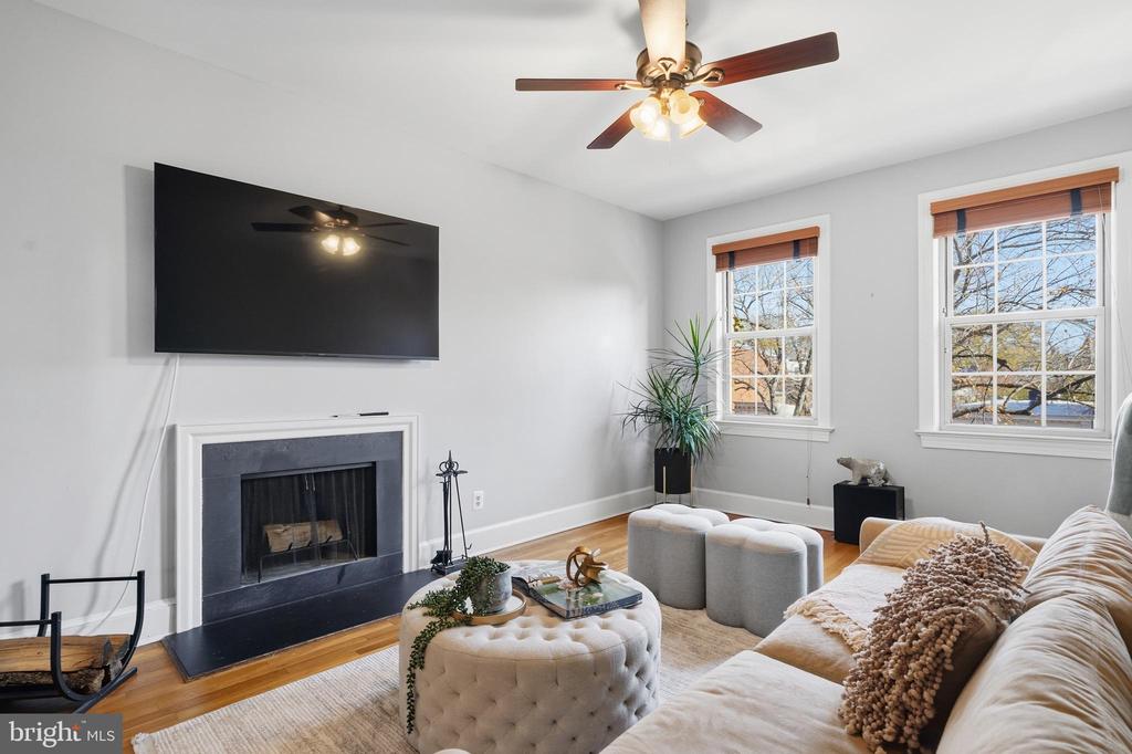 18 9TH STREET NE 302