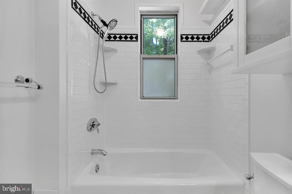 18 9TH STREET NE 302