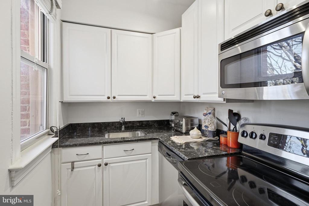 18 9TH STREET NE 302