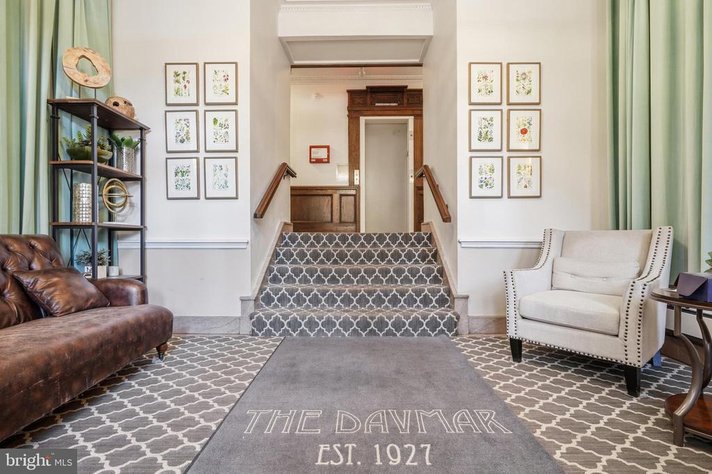 18 9TH STREET NE 302