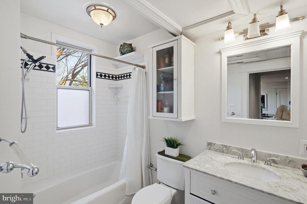 18 9TH STREET NE 302