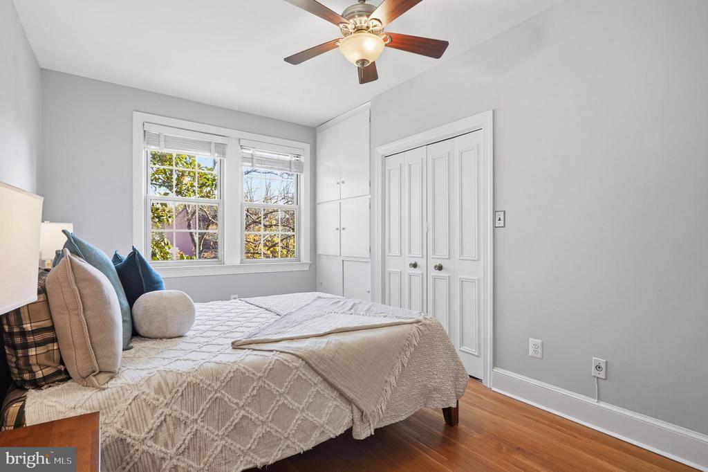 18 9TH STREET NE 302