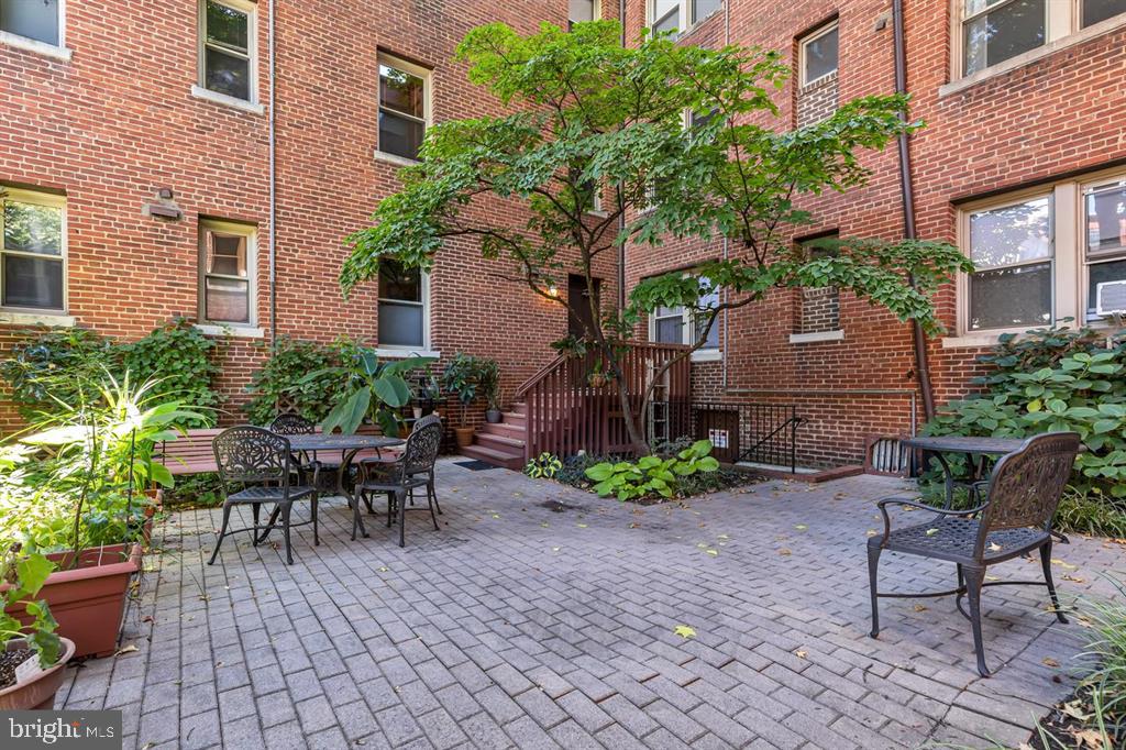 18 9TH STREET NE 302