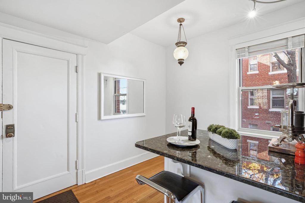 18 9TH STREET NE 302