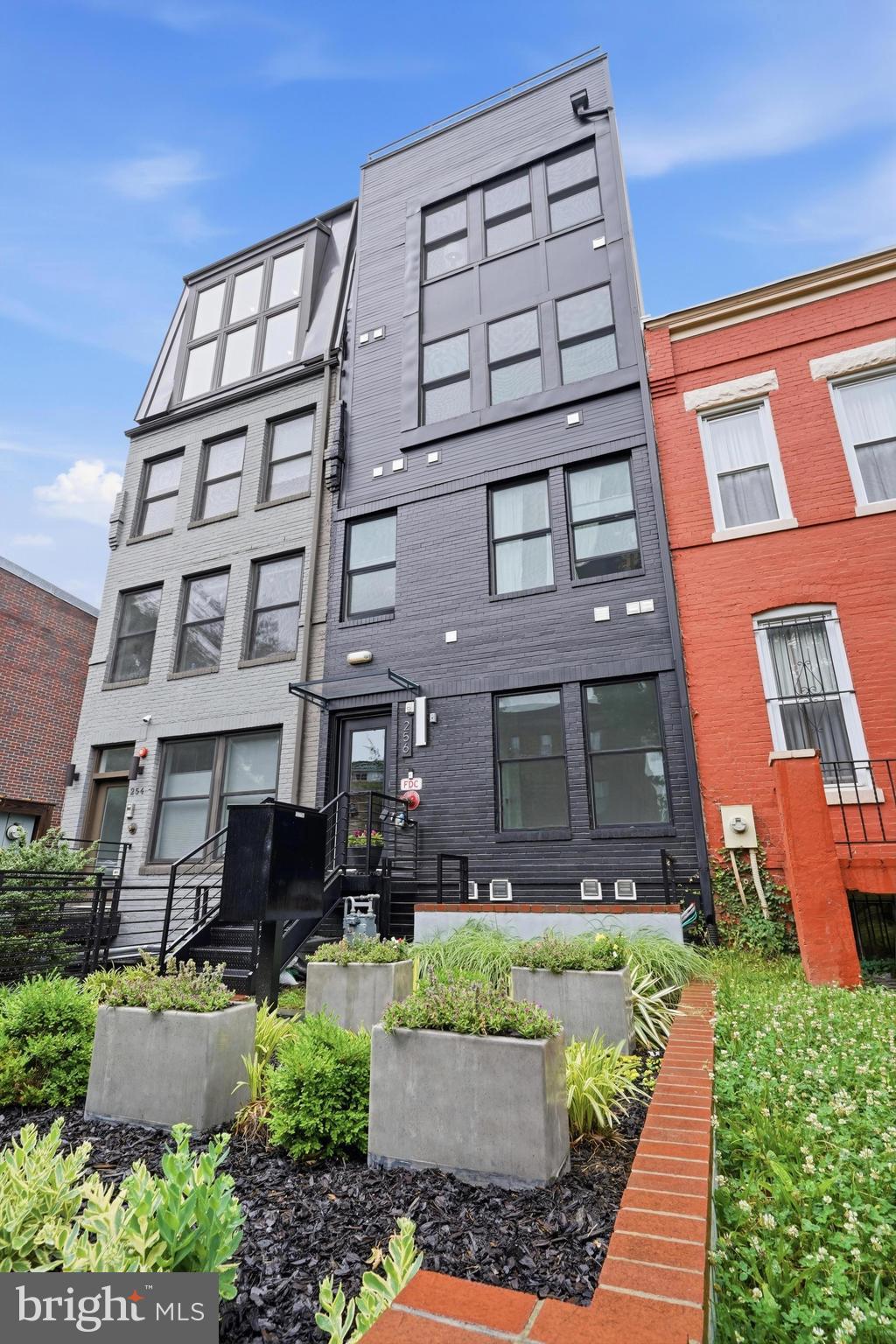 256 15TH STREET SE #7