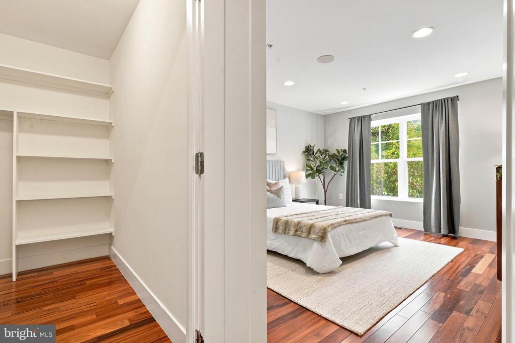 1512 F STREET NE Unit: 2
