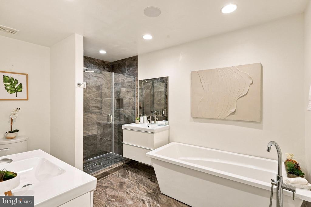 1512 F STREET NE Unit: 2