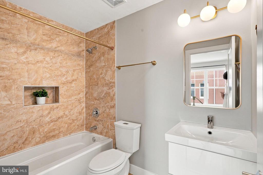1512 F STREET NE Unit: 2
