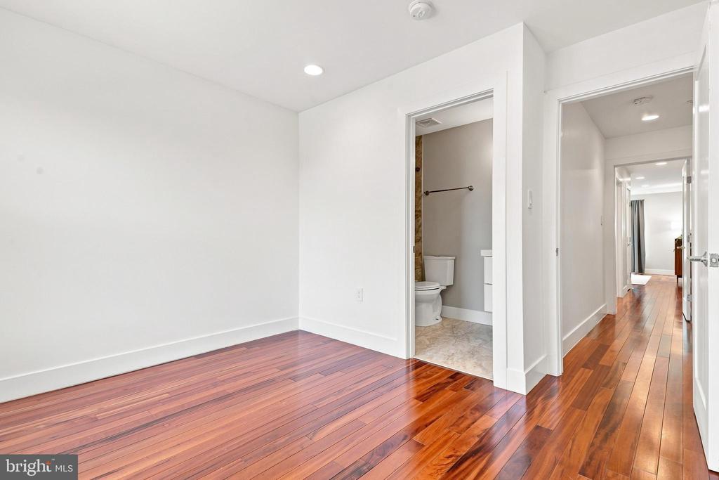 1512 F STREET NE Unit: 2