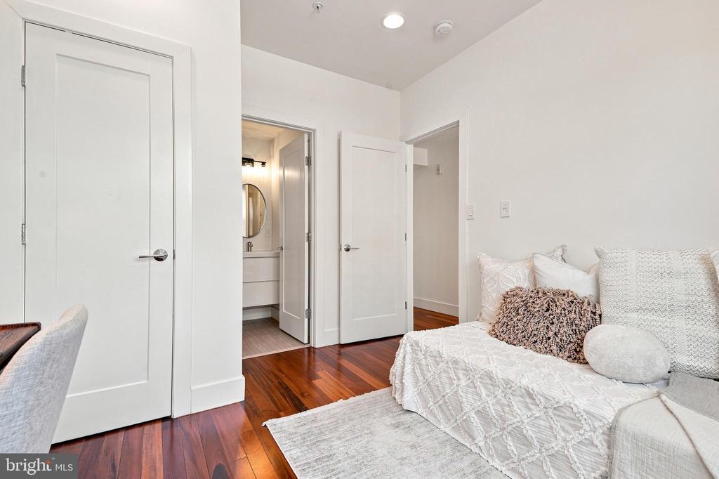 1512 F STREET NE Unit: 2