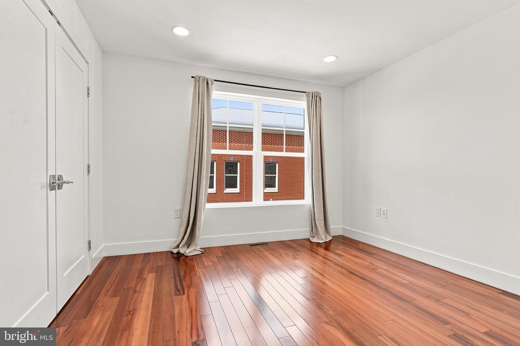1512 F STREET NE Unit: 2