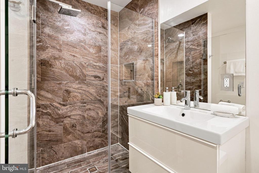 1512 F STREET NE Unit: 2
