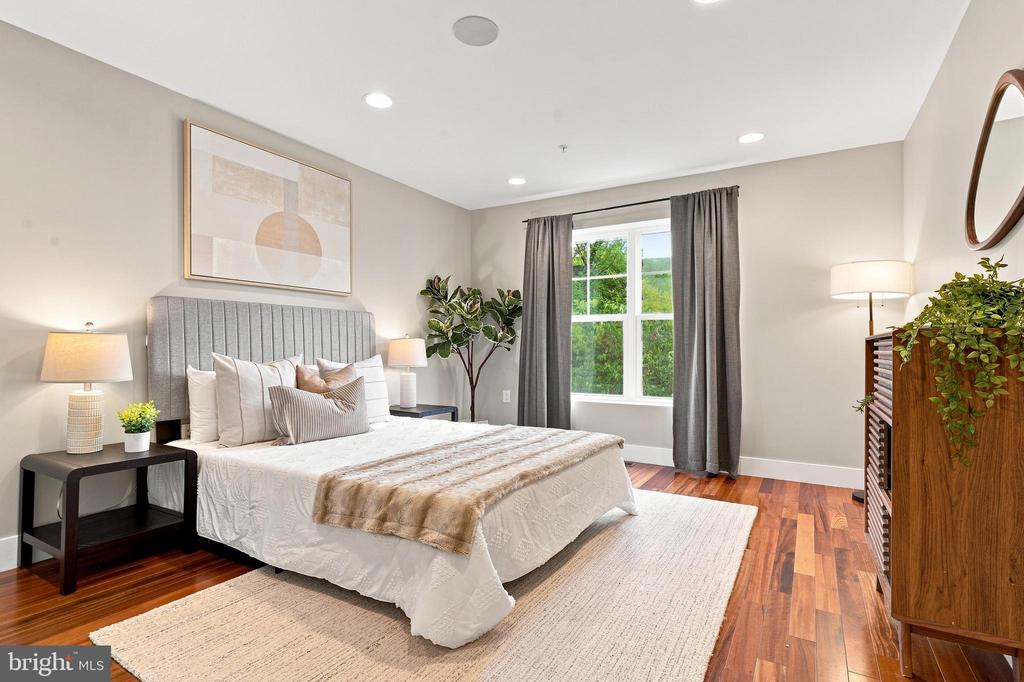 1512 F STREET NE Unit: 2