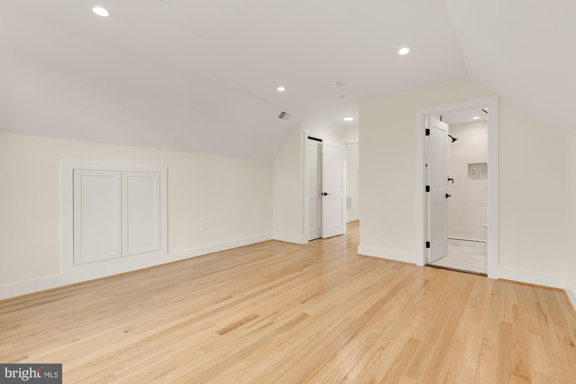 512 BICKFORD AVENUE