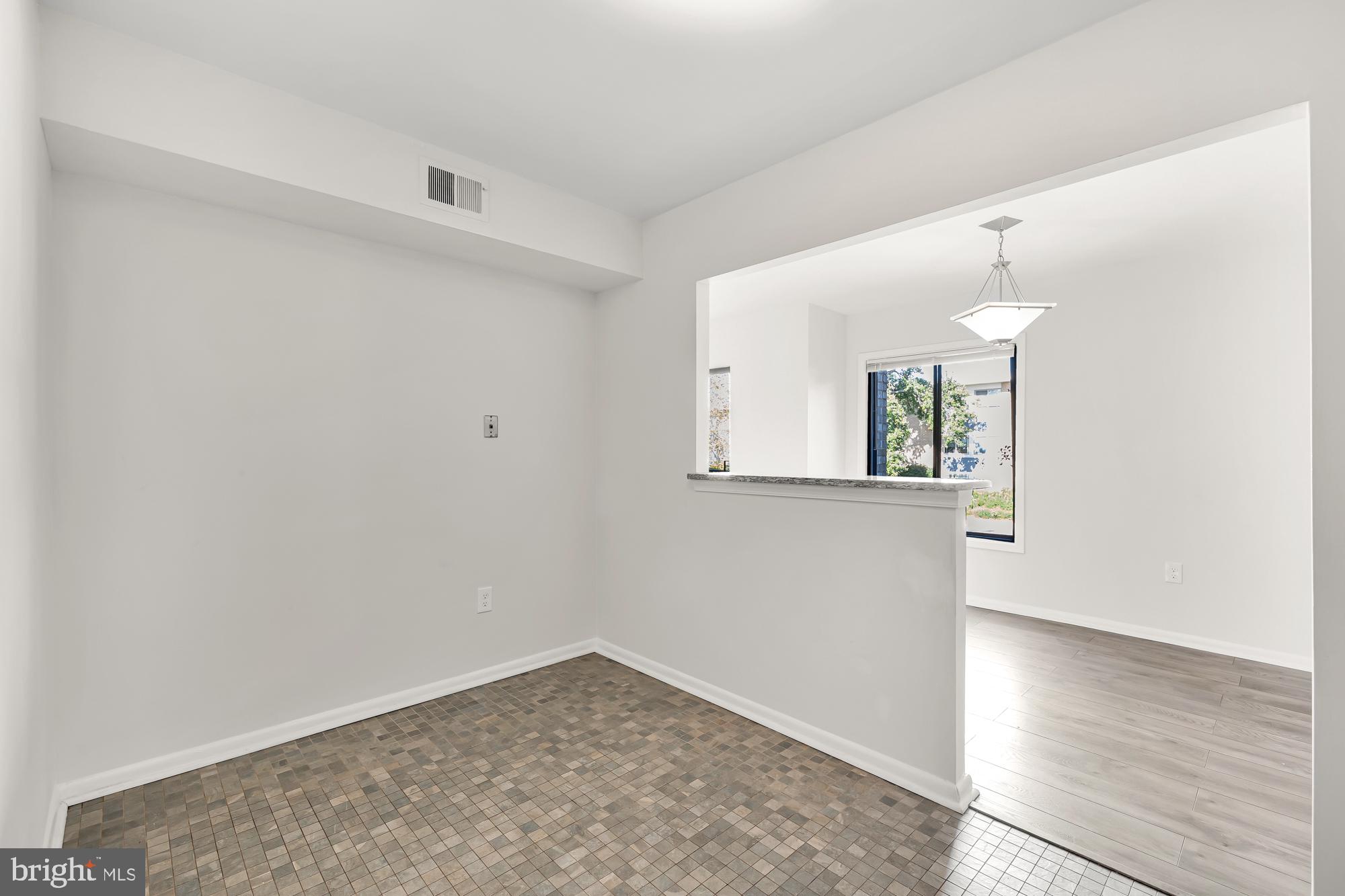 6986 Hanover PARKWAY Unit: 201