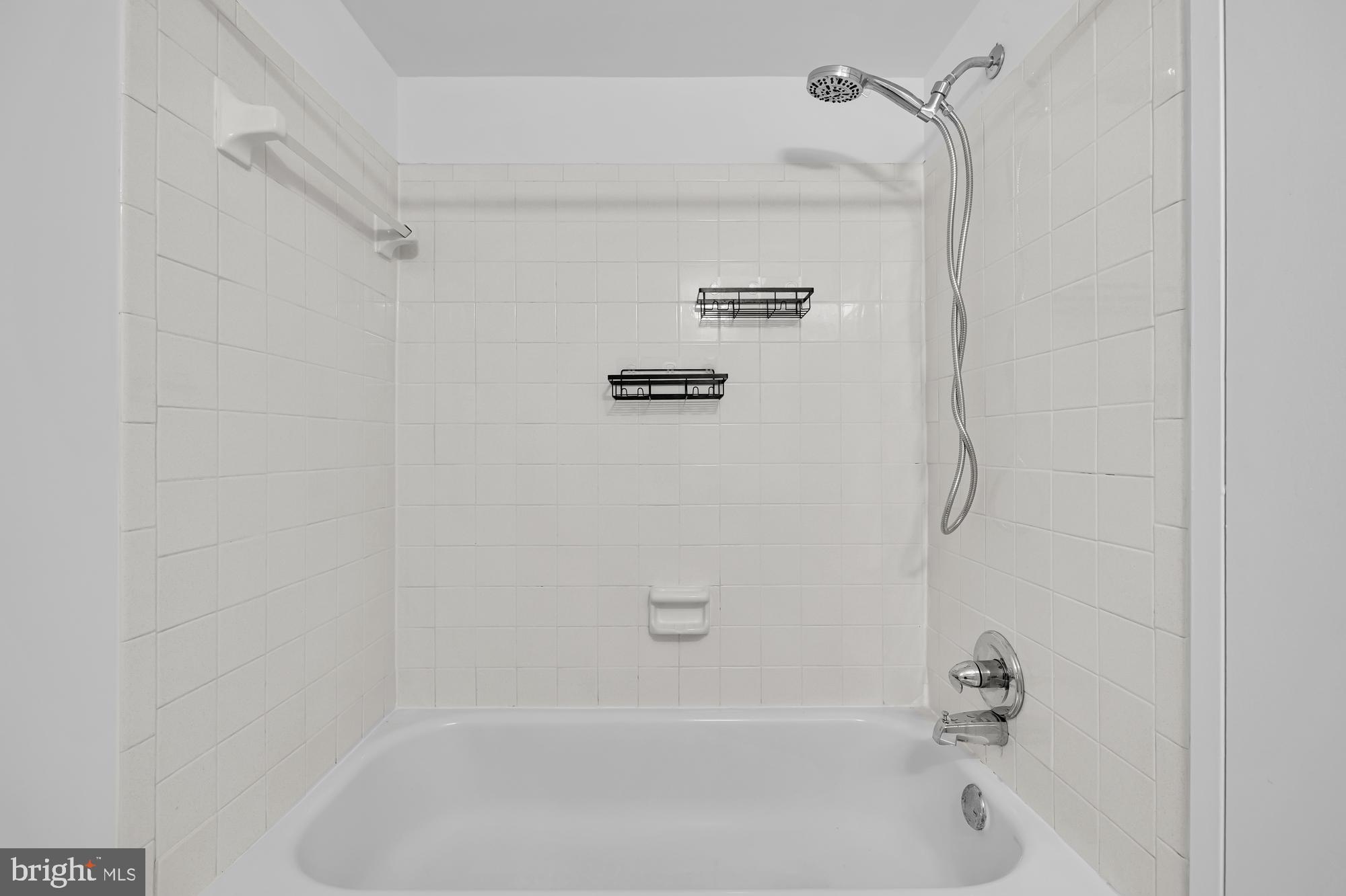 6986 Hanover PARKWAY Unit: 201