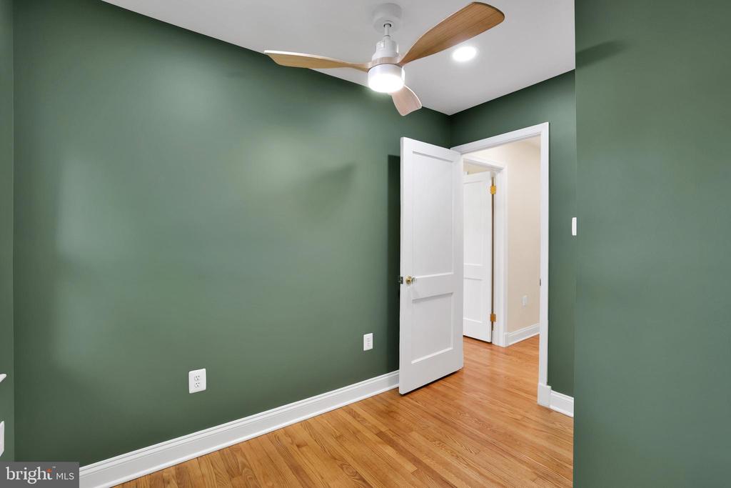 5807 CARLYLE