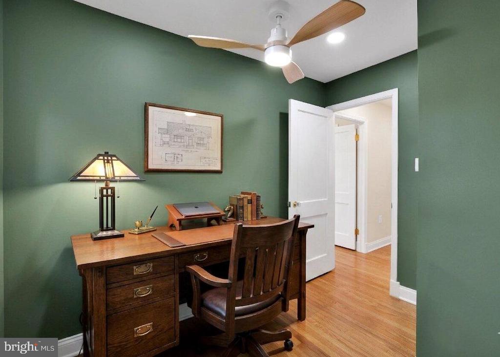 5807 CARLYLE