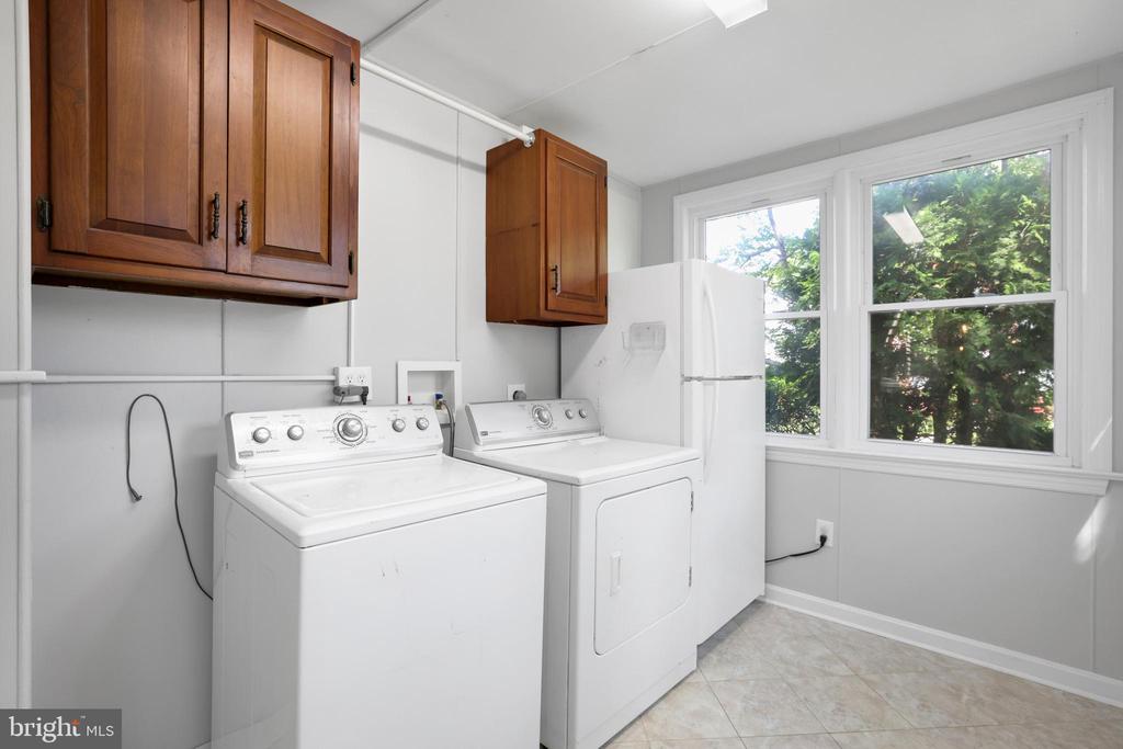 5807 CARLYLE