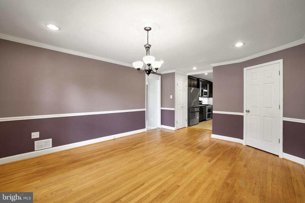 5807 CARLYLE