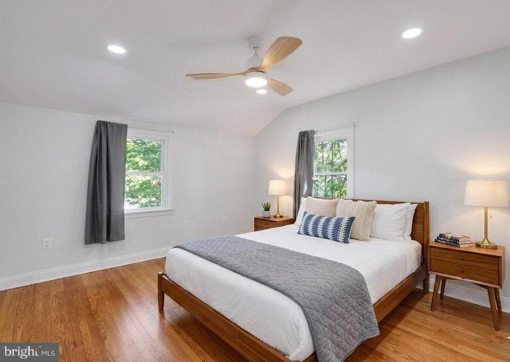 5807 CARLYLE
