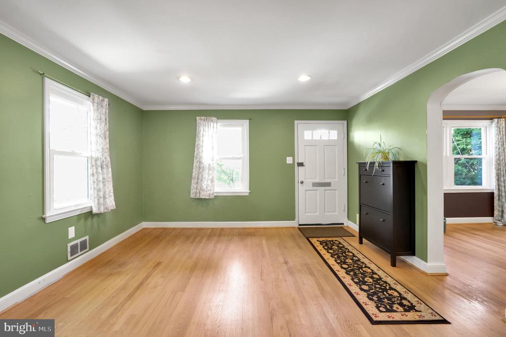 5807 CARLYLE