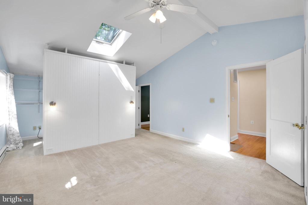 5807 CARLYLE