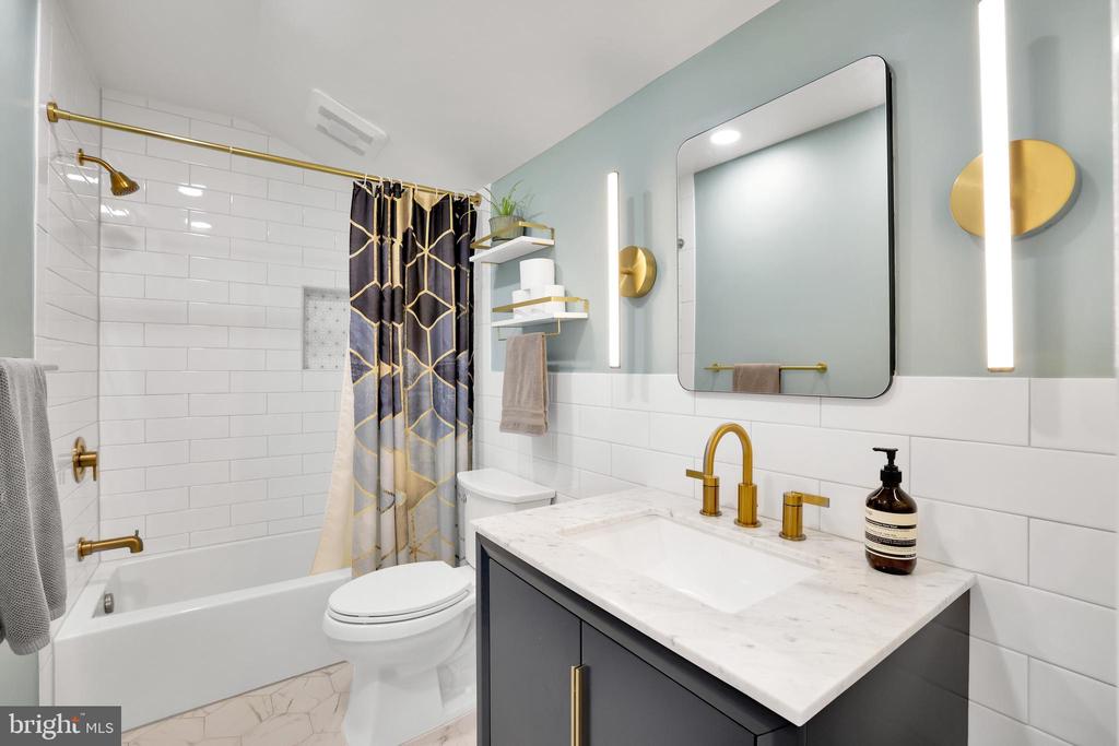 5807 CARLYLE