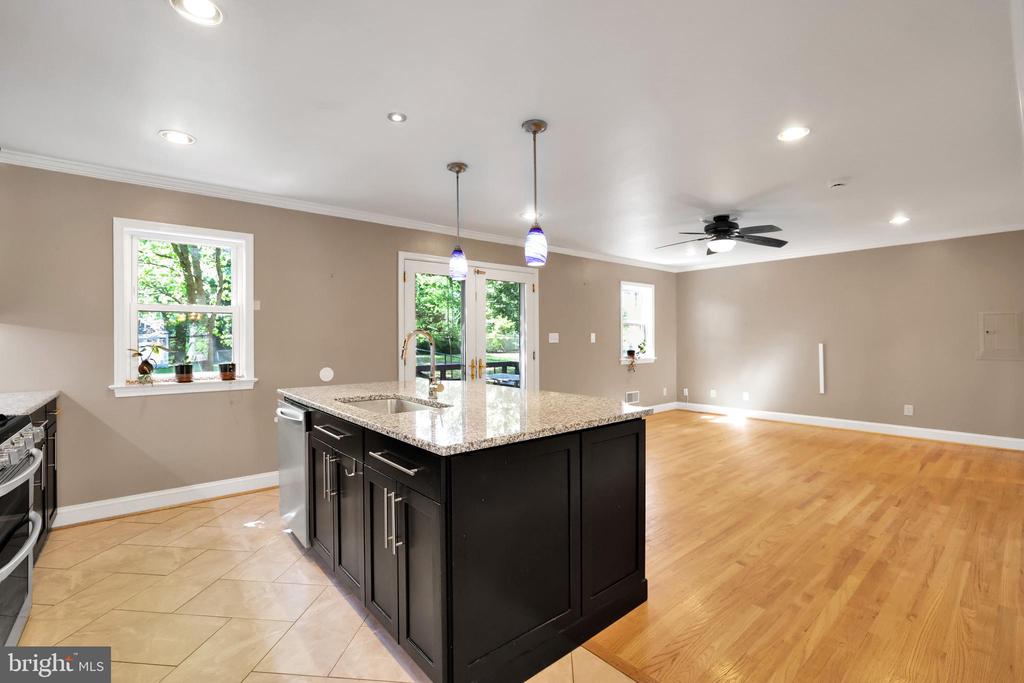5807 CARLYLE