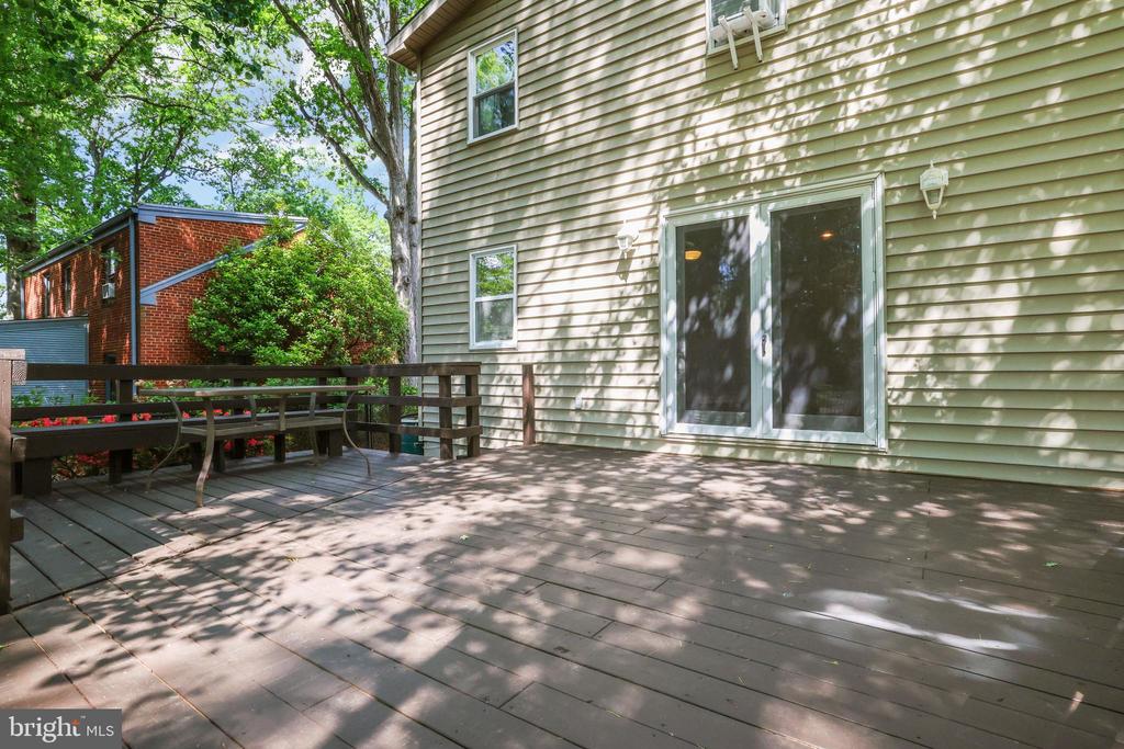 5807 CARLYLE