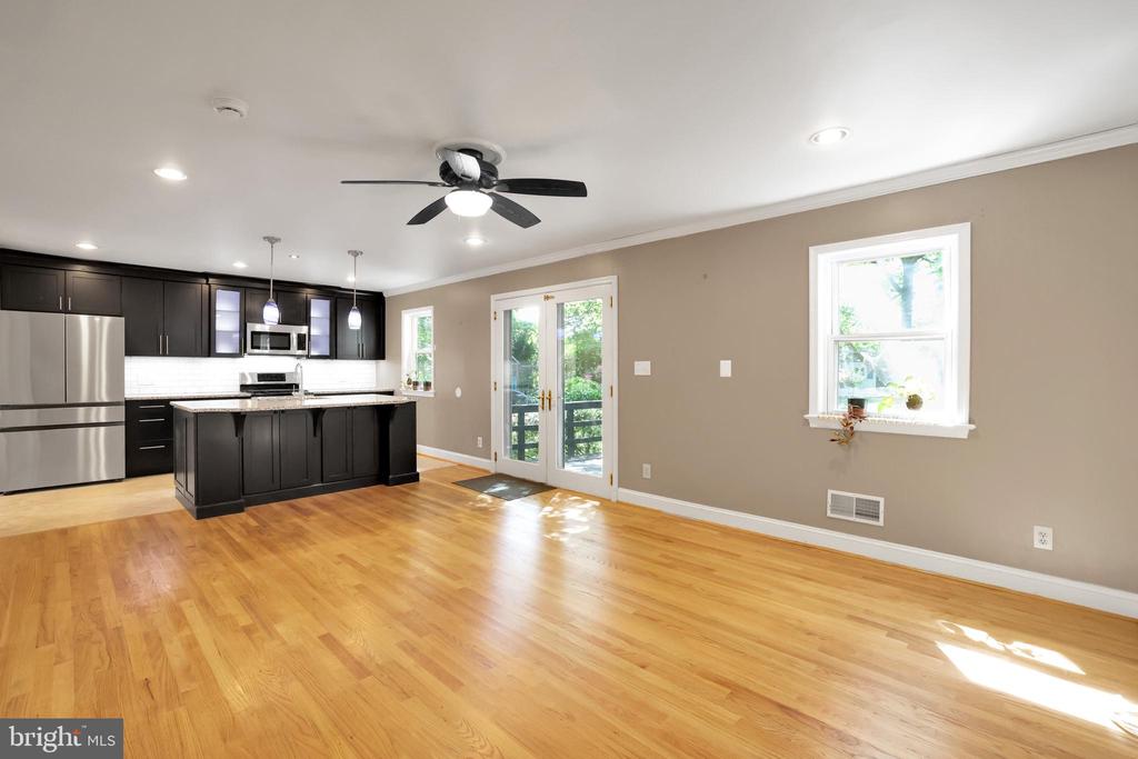 5807 CARLYLE