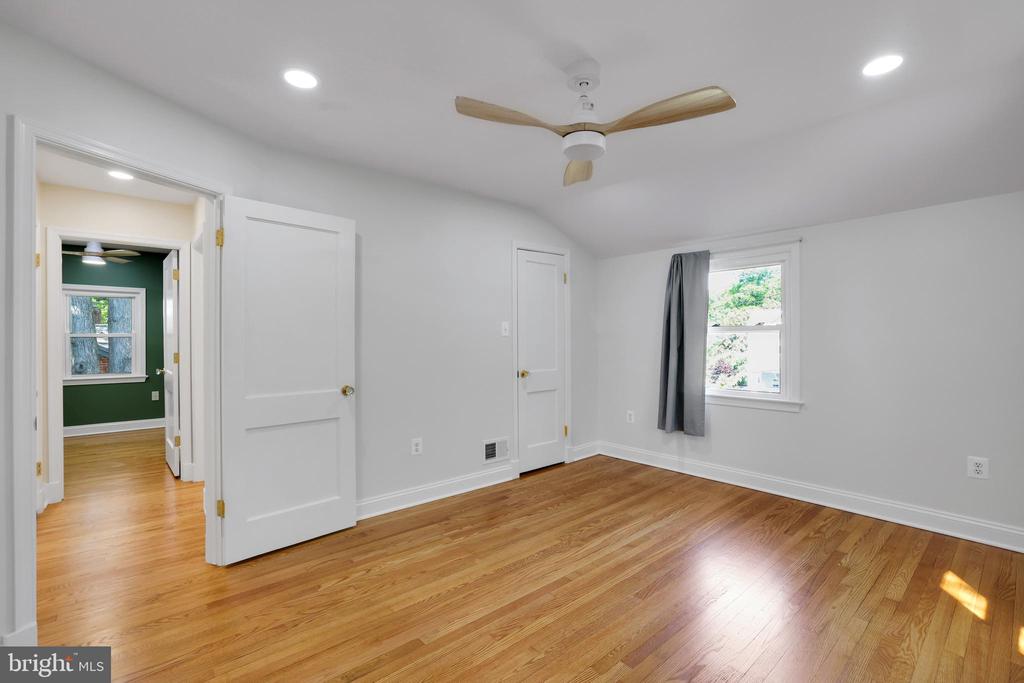 5807 CARLYLE
