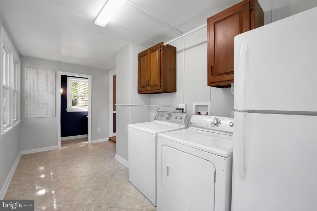 5807 CARLYLE