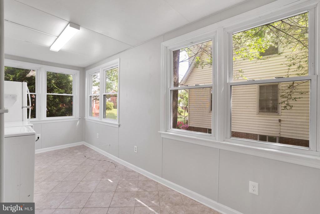 5807 CARLYLE