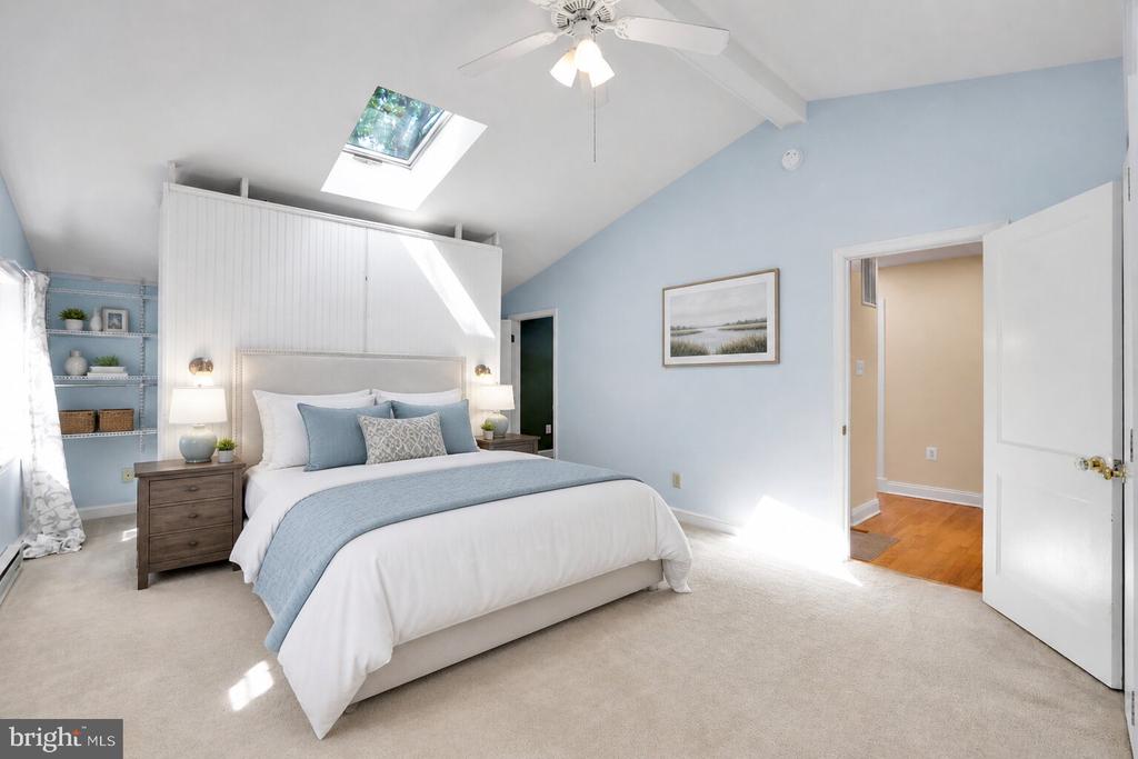 5807 CARLYLE
